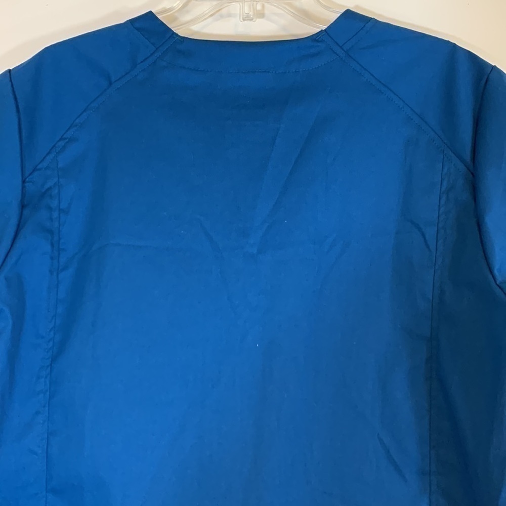 NWT. BIO Stretch Men’s Medium Ultimate V Neck Scrub Top. - Picture 8 of 9